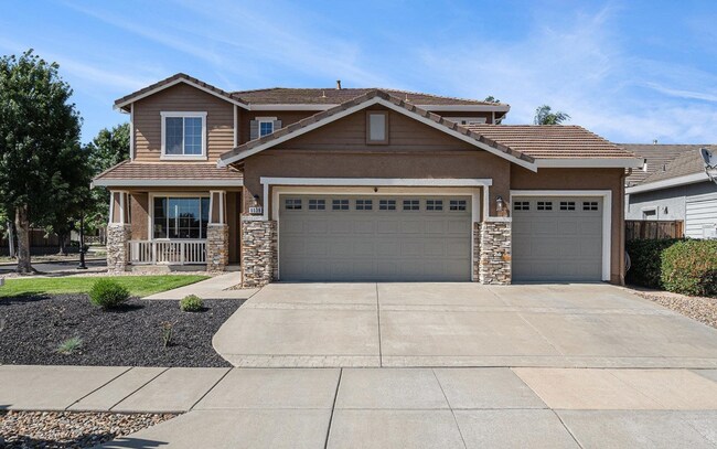 Beautiful 5-Bedroom Brentwood Home with 3-Car Garage