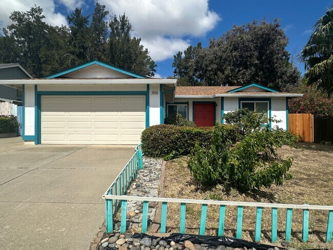 Lovely 3 Bed, 2 Bath in Pittsburg