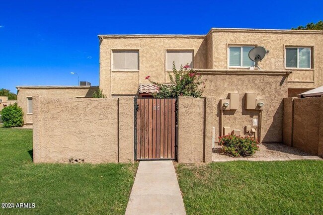 948 S Alma School Rd Mesa, AZ 85210