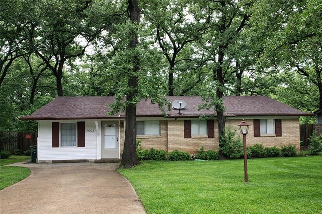 1911 Mimosa Dr Arlington, TX 76012