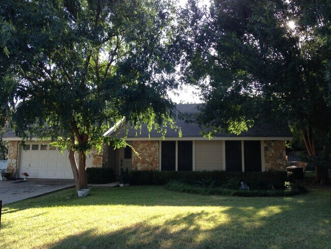 410 Deepwood Dr Georgetown, TX 78628