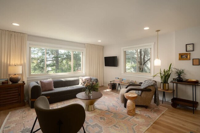 10 Truitt Ln Oakland, CA 94618