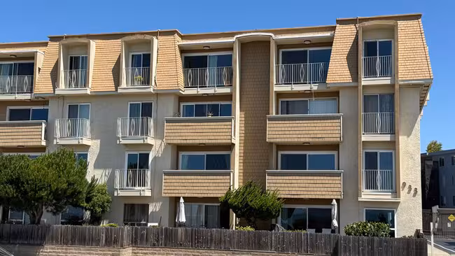 933 Shore Line Drive