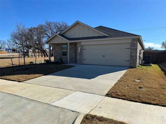 744 Dressage Ln Aubrey, TX 76227
