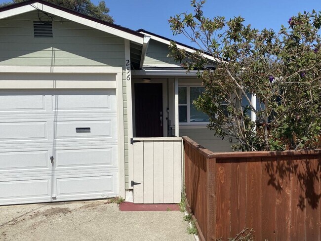 Cozy 2 Bedroom, 1 Bath, 790 Square Foot Home