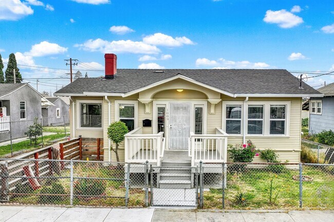2 Bedroom 1 Bath House in Oakland