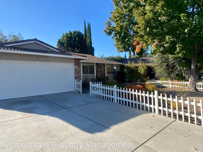 819 Poplar Ave Sunnyvale, CA 94086