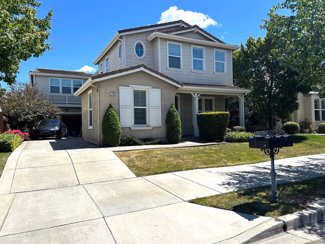 5 Bed, 3 Bath in Rose Garden