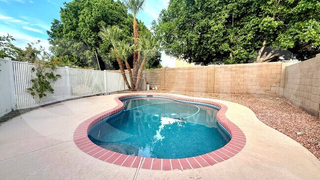 173 N Pineview Dr Chandler, AZ 85226