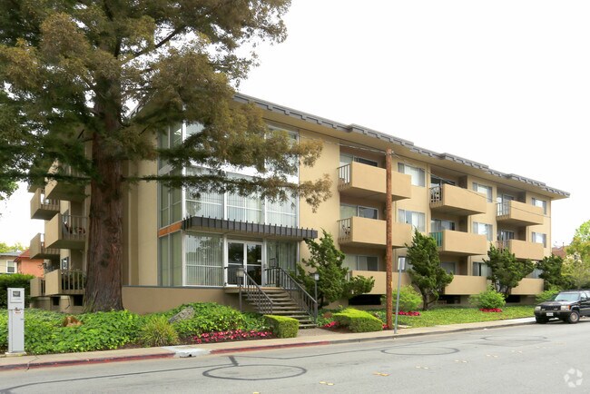 1501 Chapin Av.