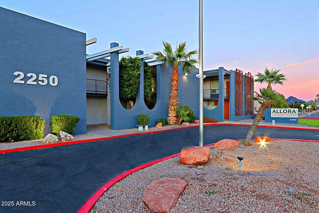 2250 W Glendale Ave Phoenix, AZ 85021