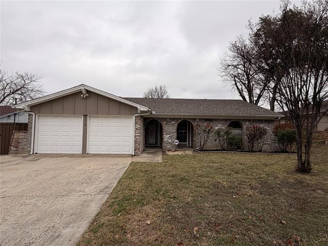 2418 Parkside Dr Grand Prairie, TX 75051