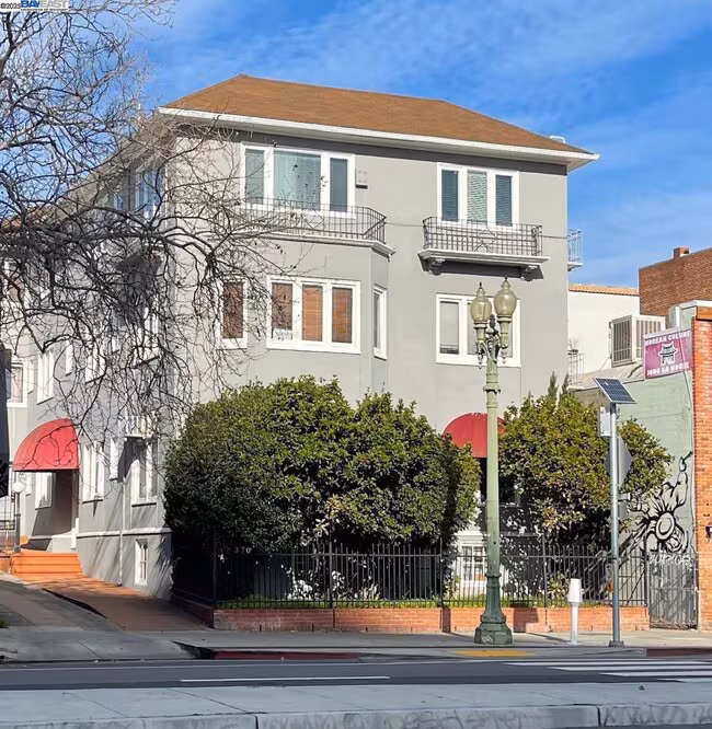 370 Grand Ave Oakland, CA 94610