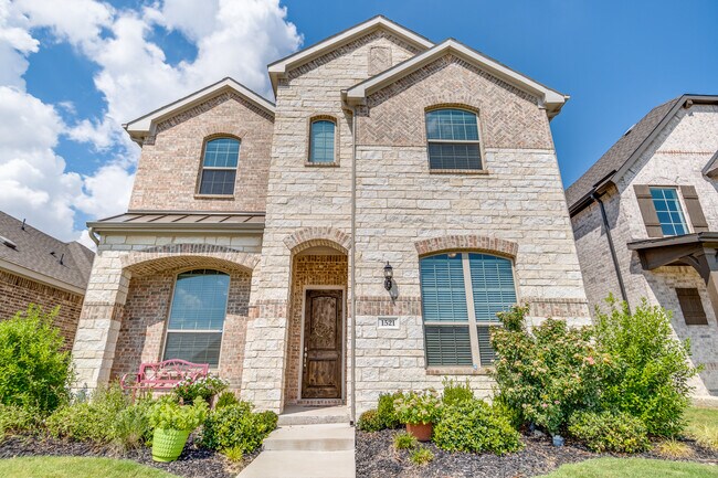 1521 Buckeye Trl Garland, TX 75042