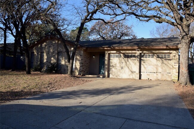 2808 Bent Tree Ln Arlington, TX 76016