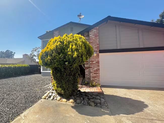 Spacious 4 Bedroom/2.5 Bath Home Located in Hayward, Ca.