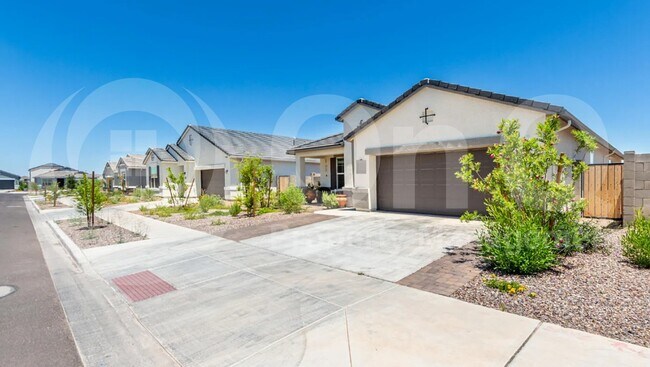 8222 S 44th Gln Phoenix, AZ 85339