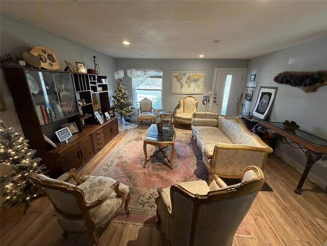 809 Sussex Dr Austin, TX 78745