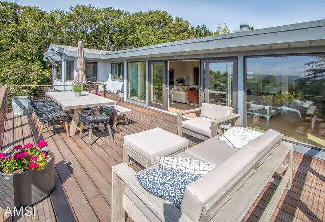 2 Vasco Drive
