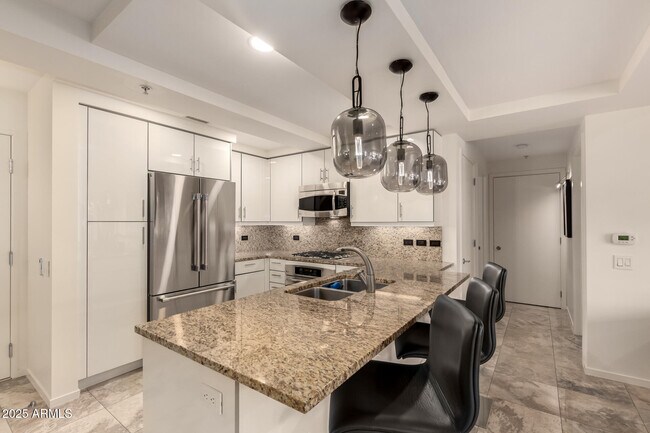 7131 E Rancho Vista Dr Scottsdale, AZ 85251