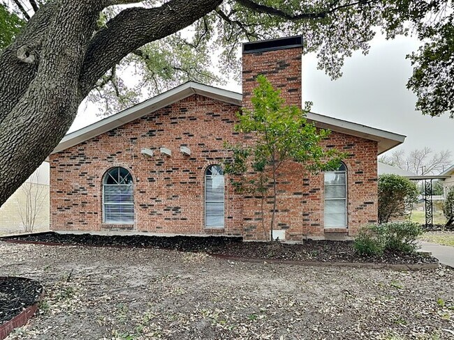 446 Thistle Dr Garland, TX 75043