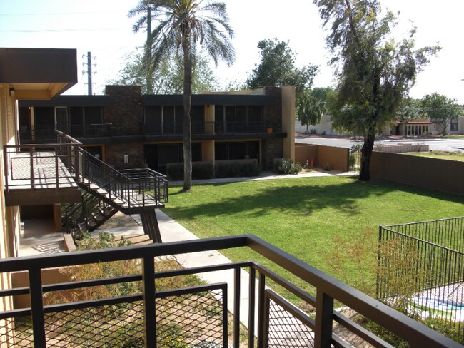 6501 N 17th Ave Phoenix, AZ 85015