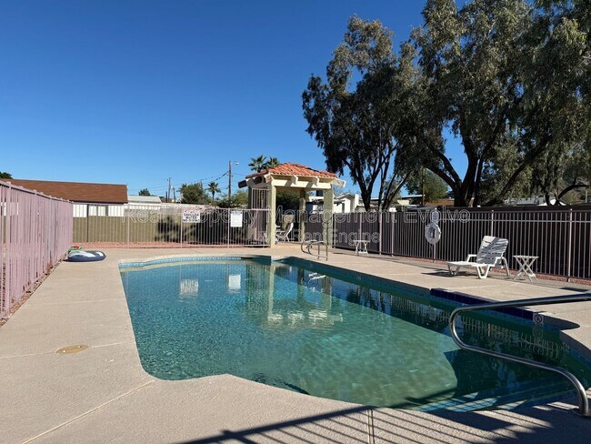 1336 E Mountain View Rd Phoenix, AZ 85020