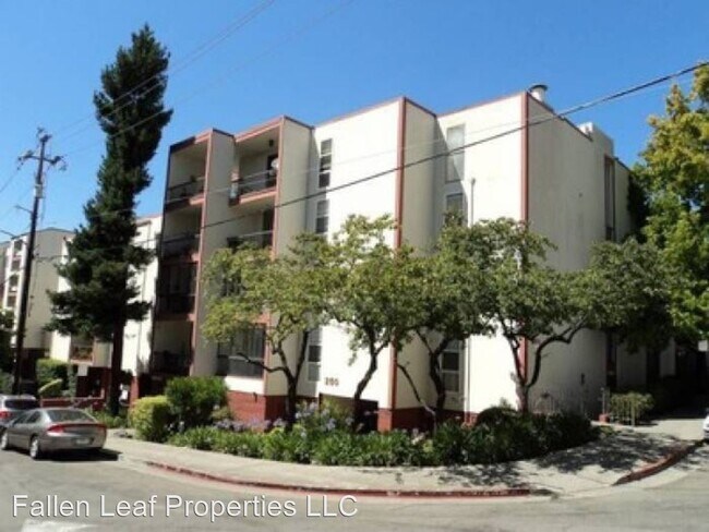 250 Whitmore Street, Oakland (Apartment)