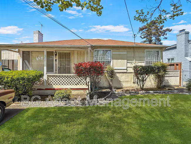 571 El Paseo Drive