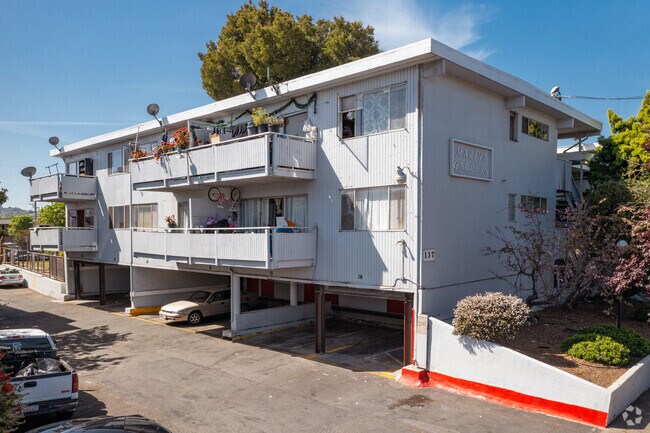 137 Canal St