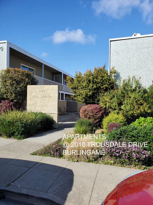 2010 Trousdale Dr Burlingame, CA 94010