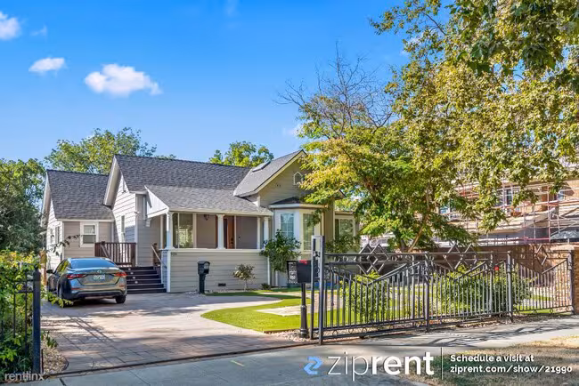 959 University Avenue