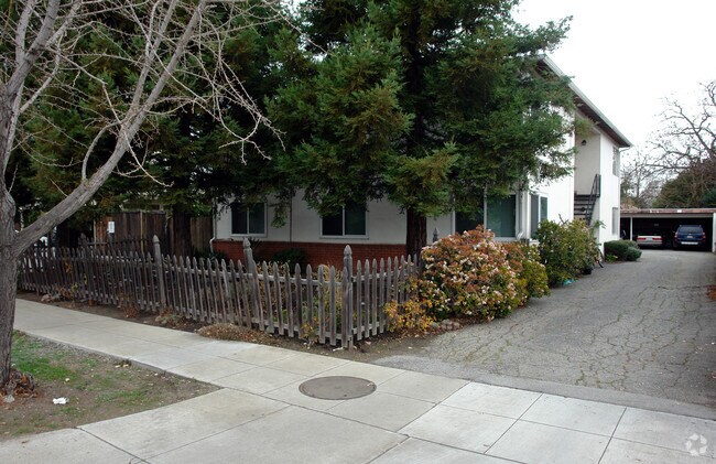 2869 Alma Street