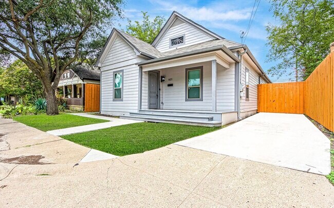 621 Center Street