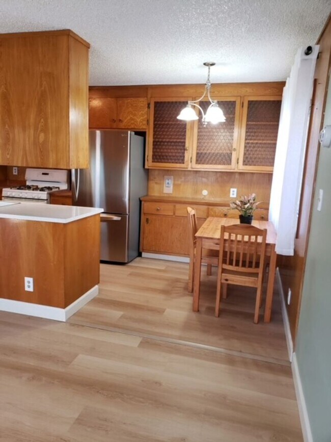 Pet-Friendly 1 BD | BA Duplex in Oakland