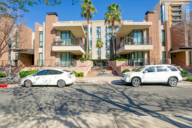 208 W Portland St Phoenix, AZ 85003
