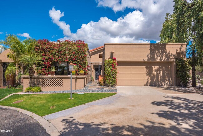 8622 E Vista Del Lago Scottsdale, AZ 85255