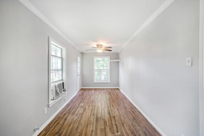 2100 E 2nd St Austin, TX 78702