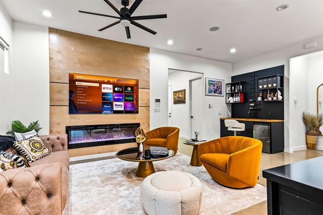 1211 Bonnie View Rd Dallas, TX 75203