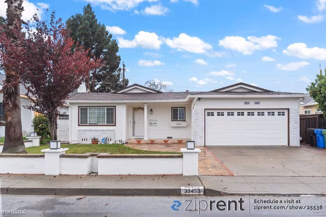 39453 Blue Fin Way
