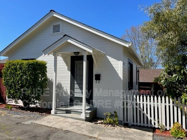 617 Walnut St Petaluma, CA 94952