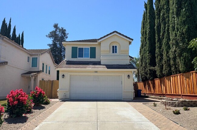 Cute 3 Bedroom 2.5 Bath Home in Brentwood