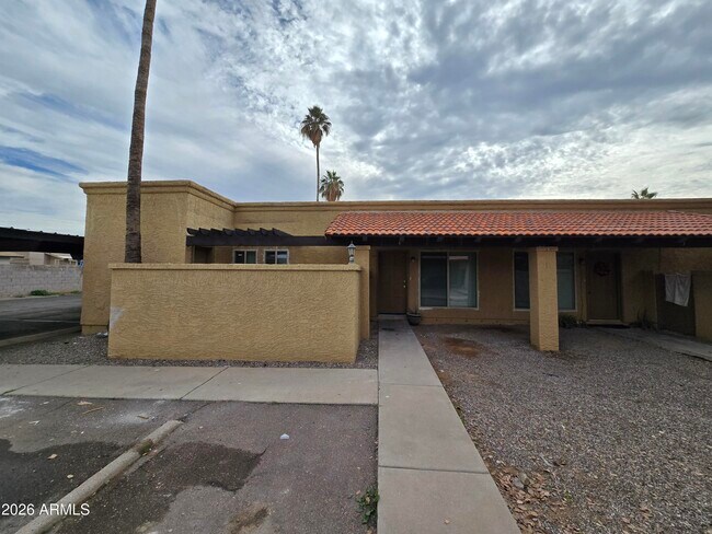 715 N ARROWHEAD Drive