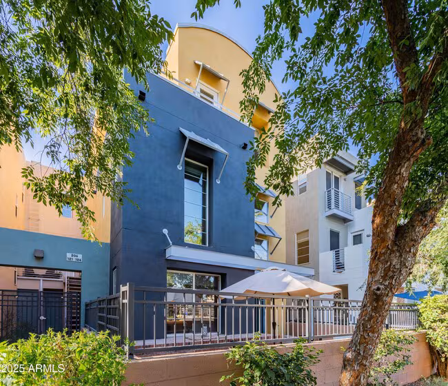 706 E Washington St Phoenix, AZ 85034