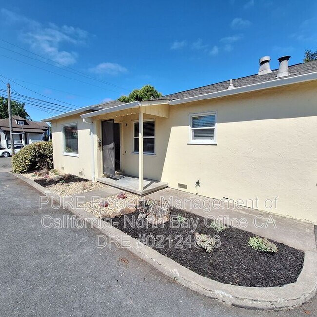 312 Baker St Petaluma, CA 94952