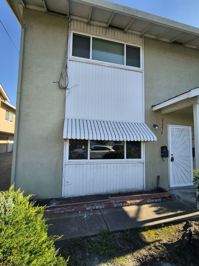 22274 N 6th St Castro Valley, CA 94546