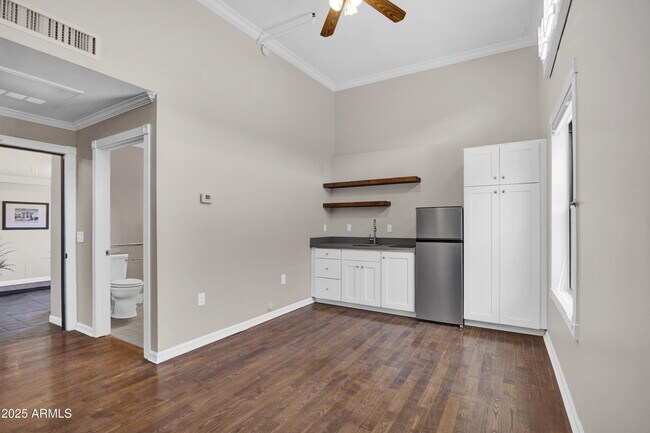 5753 W Glendale Ave Glendale, AZ 85301