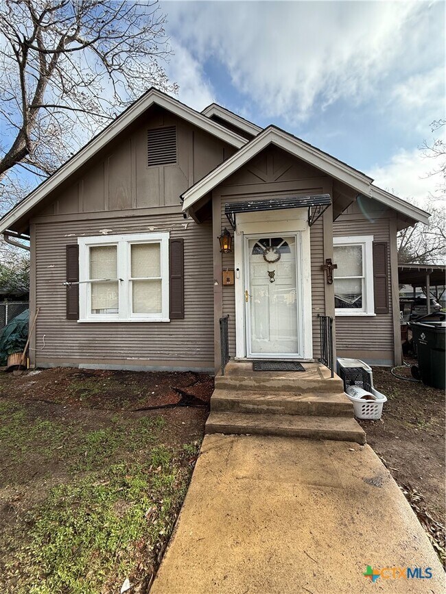 513 N San Marcos St Seguin, TX 78155