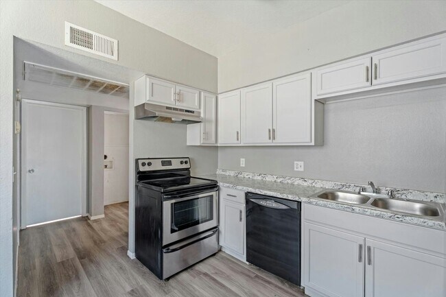 2814 E Marconi Ave Phoenix, AZ 85032