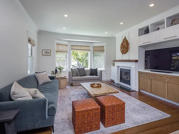 806 Acacia Drive